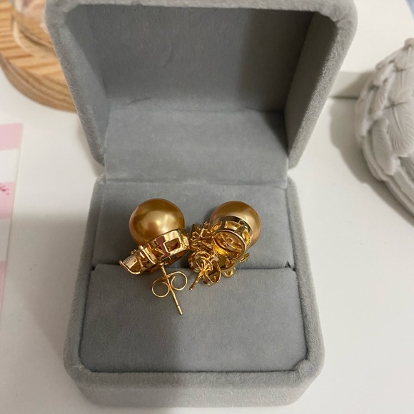 South Sea Pearl Set on 18K Bangkok Gold with Cubic Zirconian - Picture 5 of 7